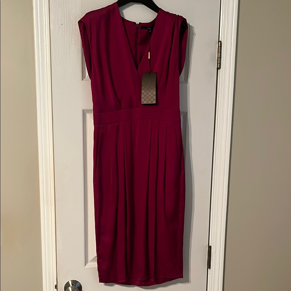 Gucci Elegant Midi Dress in Rich Magenta